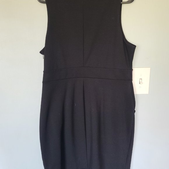 Black Gap V-Neck Knit Dress - Picture 2 of 3